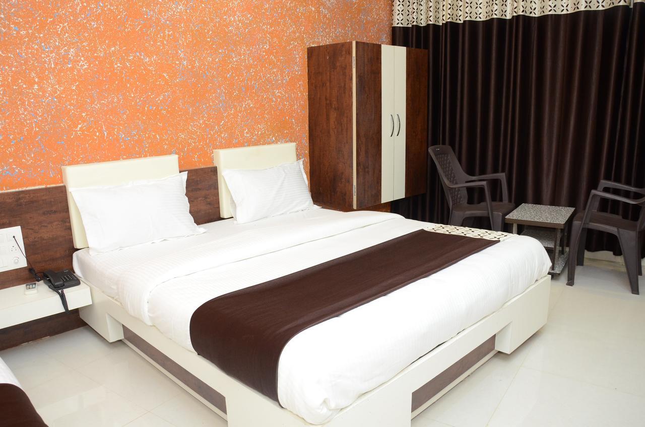 Hotel Bansidhar Somnāth Esterno foto
