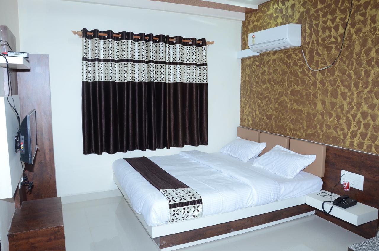 Hotel Bansidhar Somnāth Esterno foto