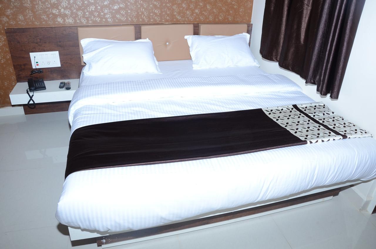 Hotel Bansidhar Somnāth Esterno foto